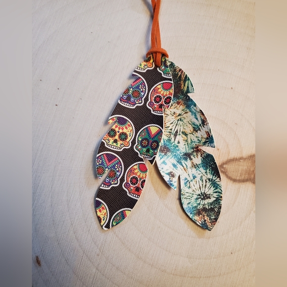 Purse charm feathers, sugar skull lover  Keychain, Feather Keychain, Gift Ide… - Picture 2 of 3